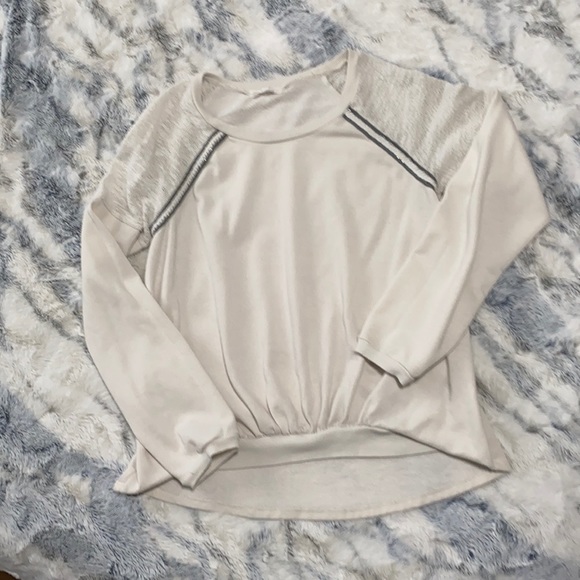 Cute crew neck sweater! - Picture 1 of 3